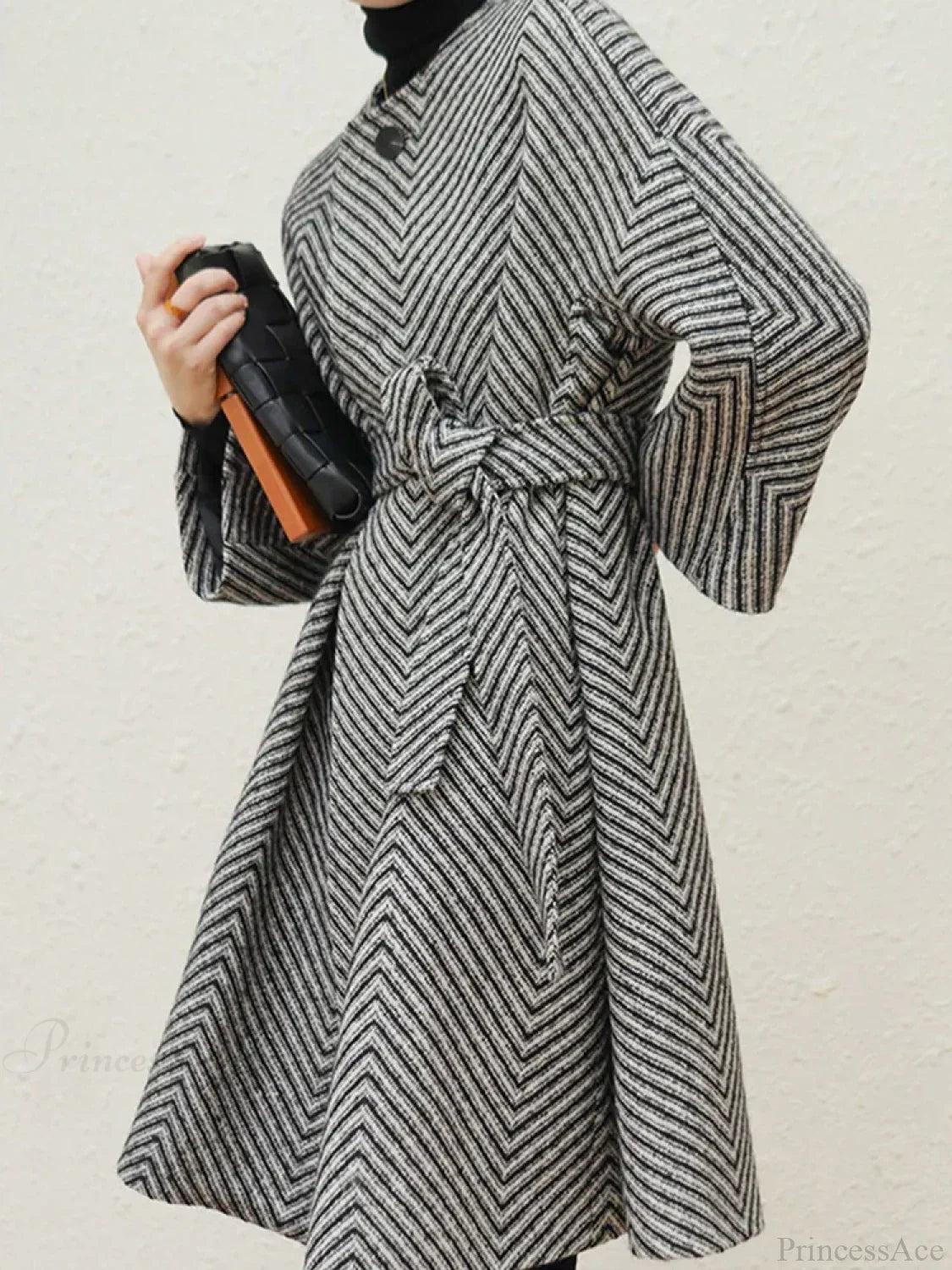 Elegant Long Wool Coat with Zigzag Stripes and A-Line Silhouette