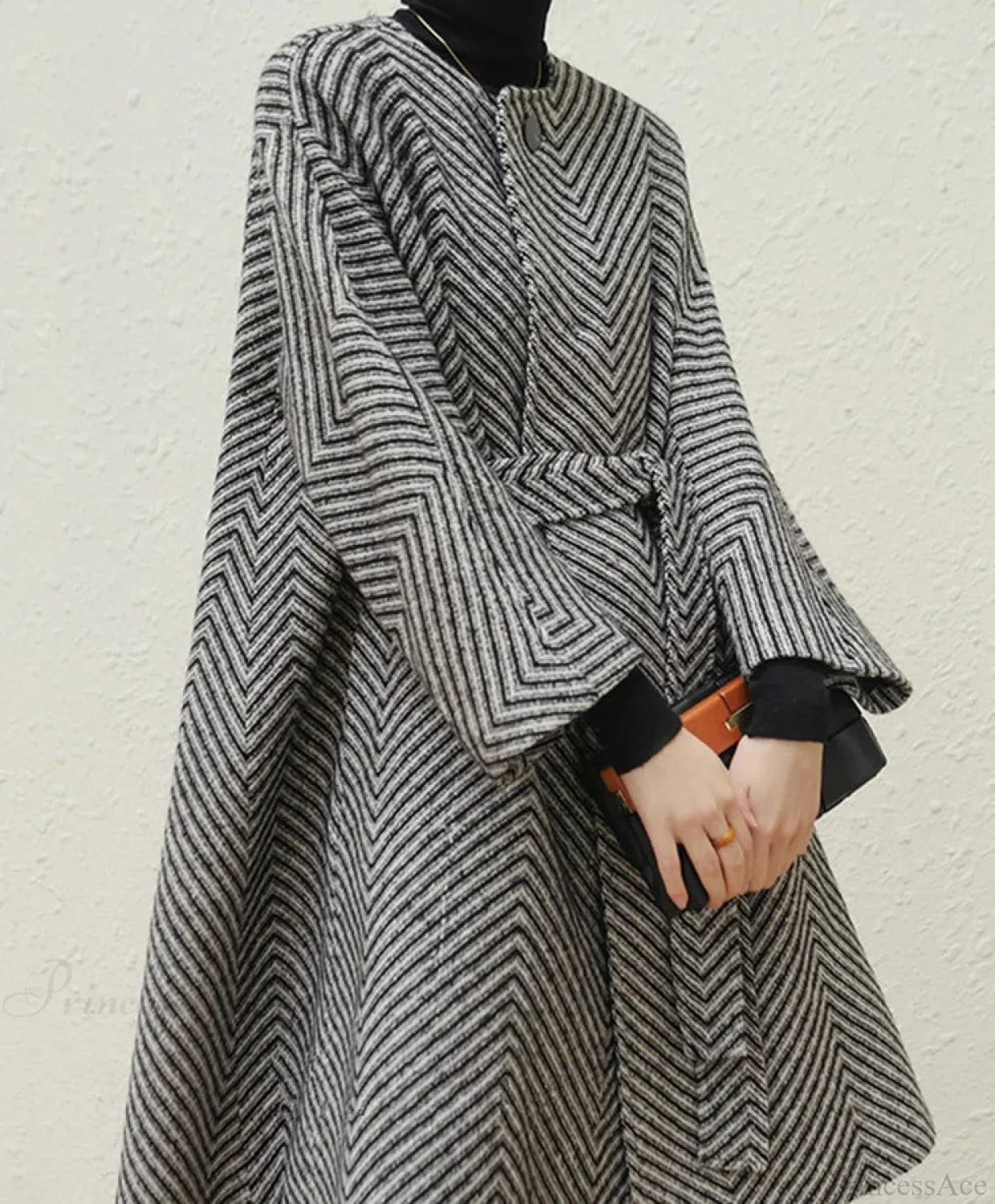 Elegant Long Wool Coat with Zigzag Stripes and A-Line Silhouette