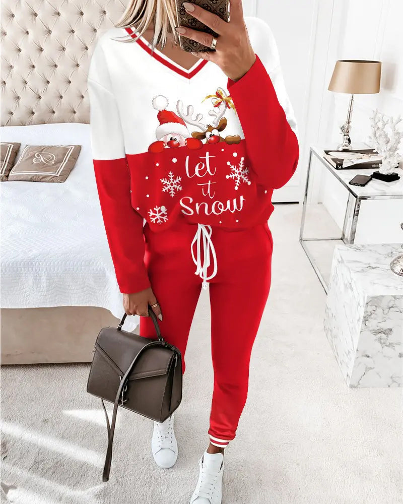 Relaxed V-neck Set with Christmas Pattern for a Festive and Comfortable Look