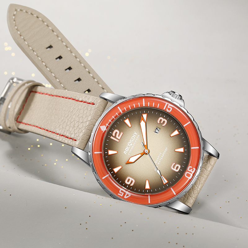 Elegant Casual Watch with Sophisticated Leather Strap