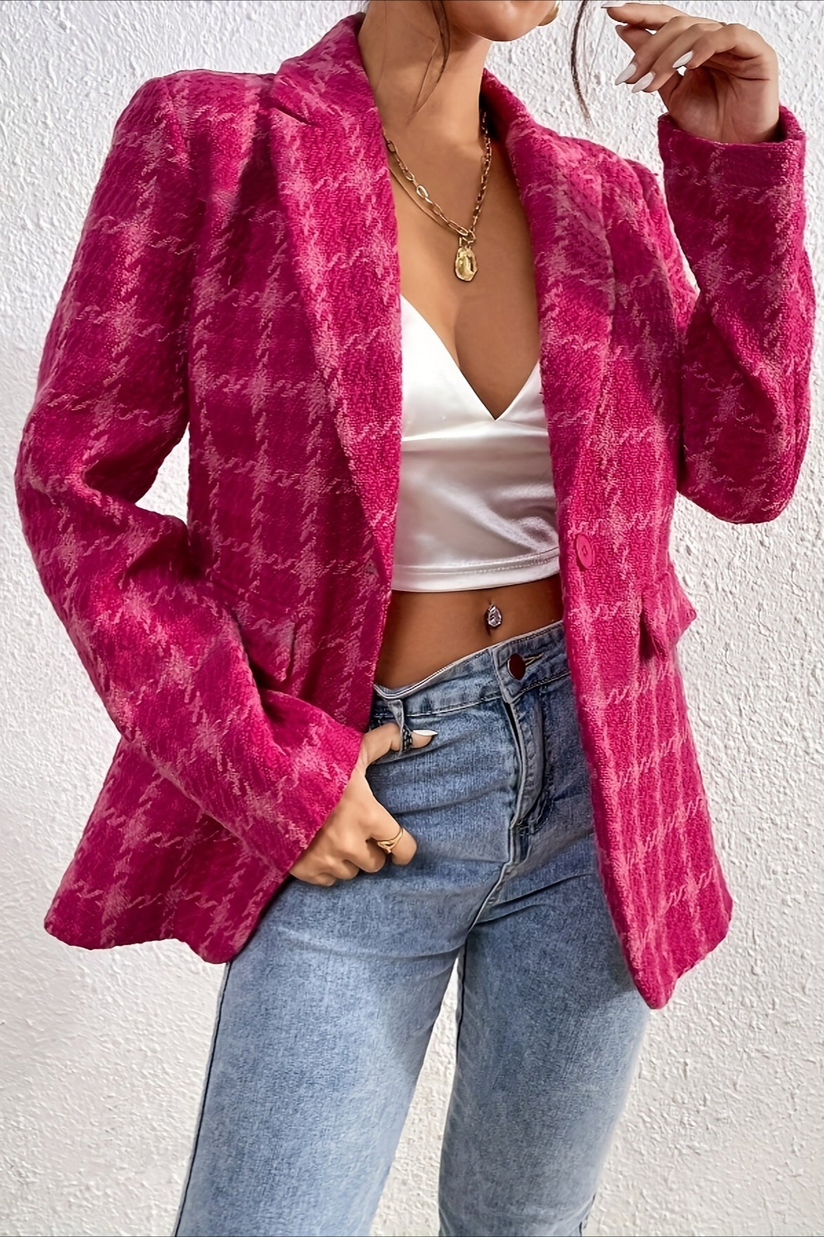 Elegant Red Tartan Blazer for a Chic and Sophisticated Style