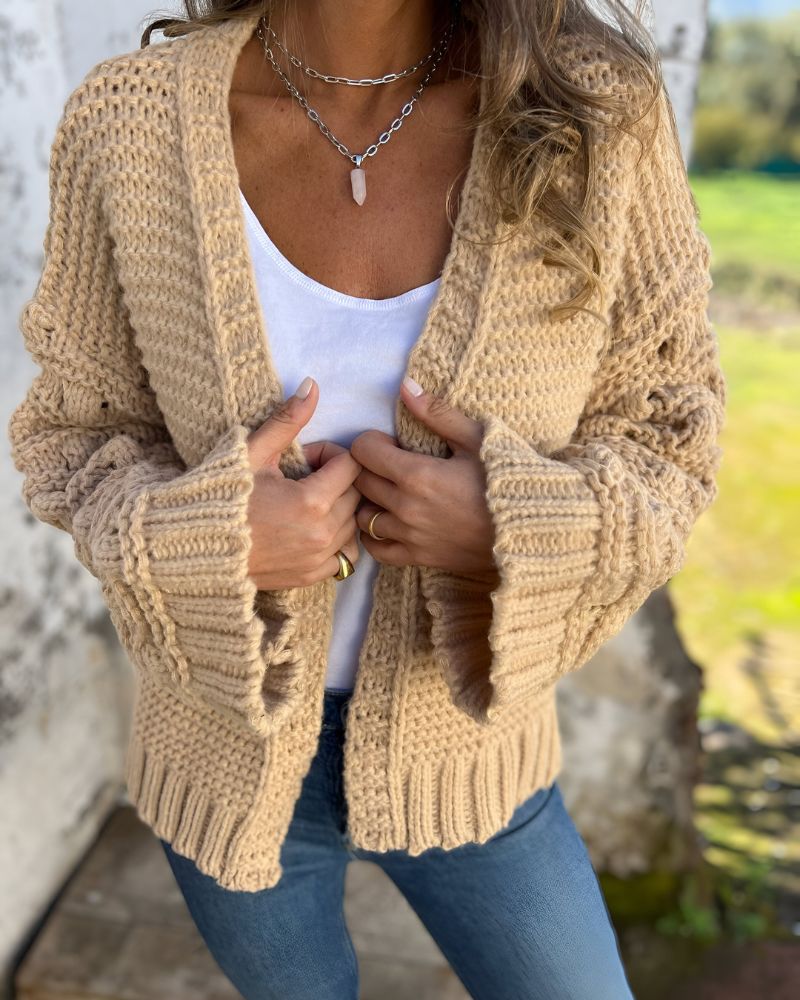 Classic Knit Cardigan - Timeless Style & Cozy Comfort