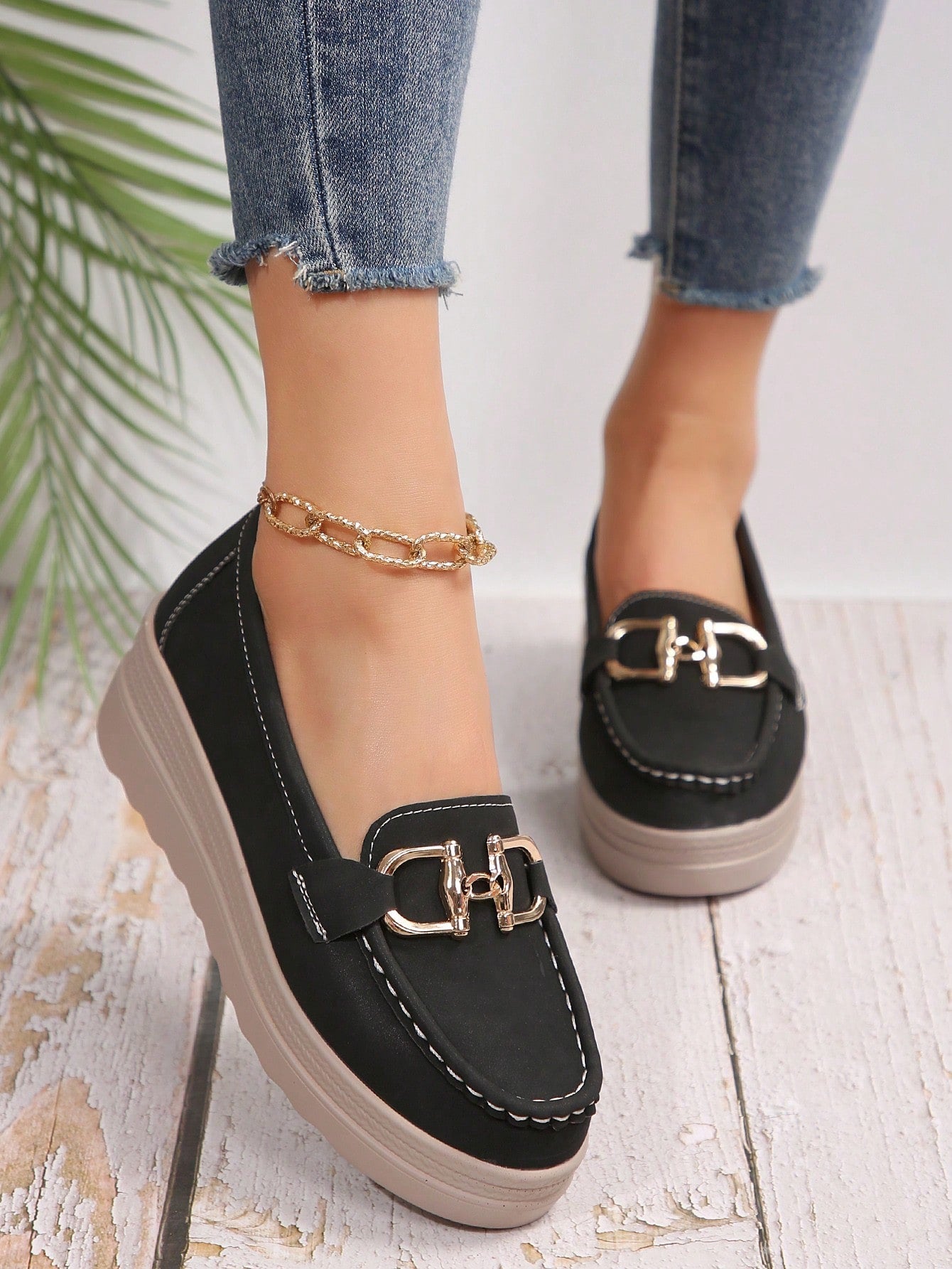 Elegant Buckle-Detail Flat Loafers