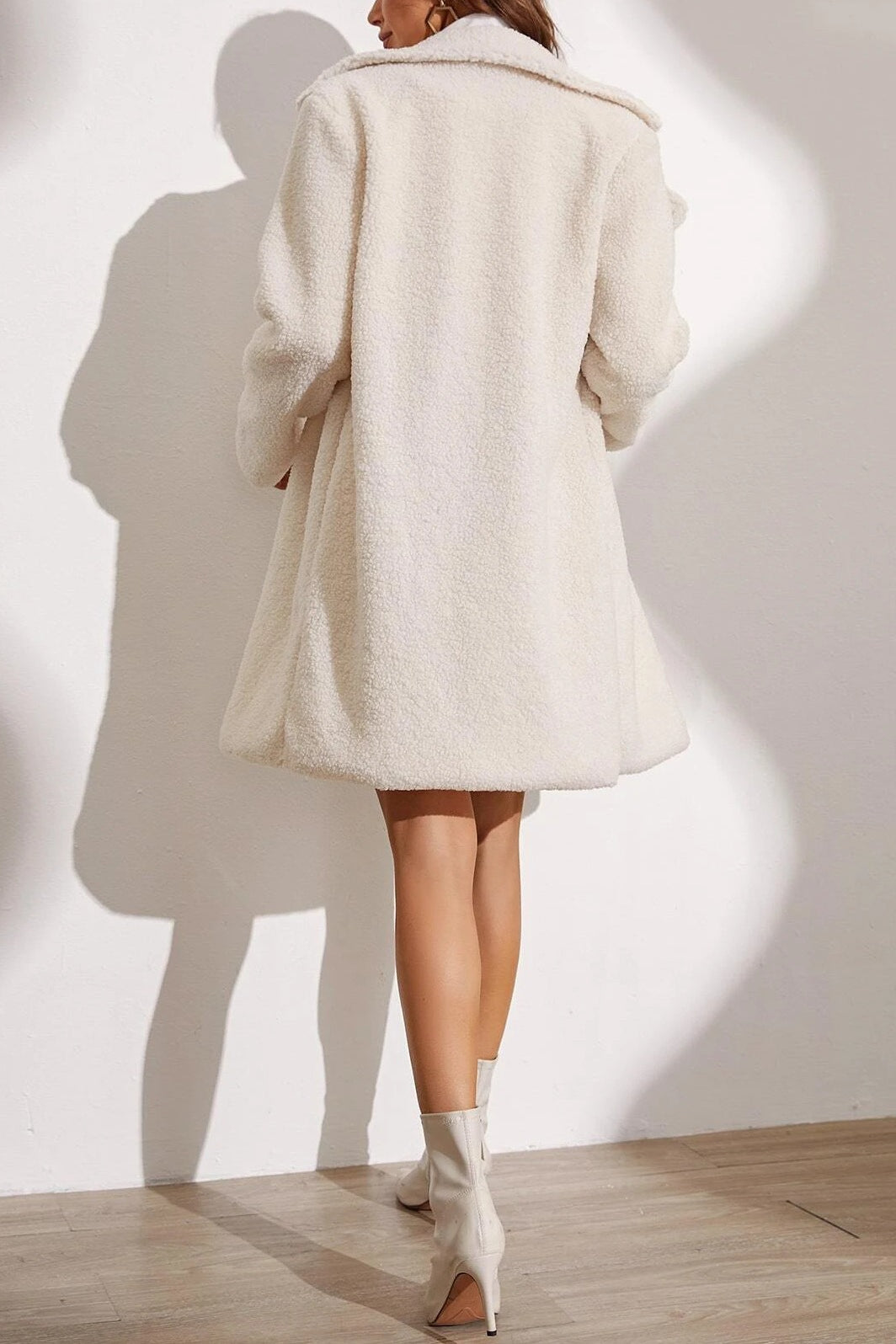 Comfortable Winter Coat with Long Collar and Soft Texture