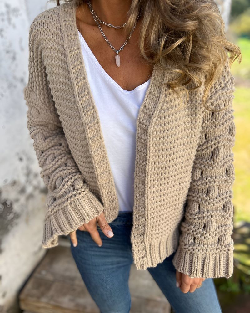 Classic Knit Cardigan - Timeless Style & Cozy Comfort