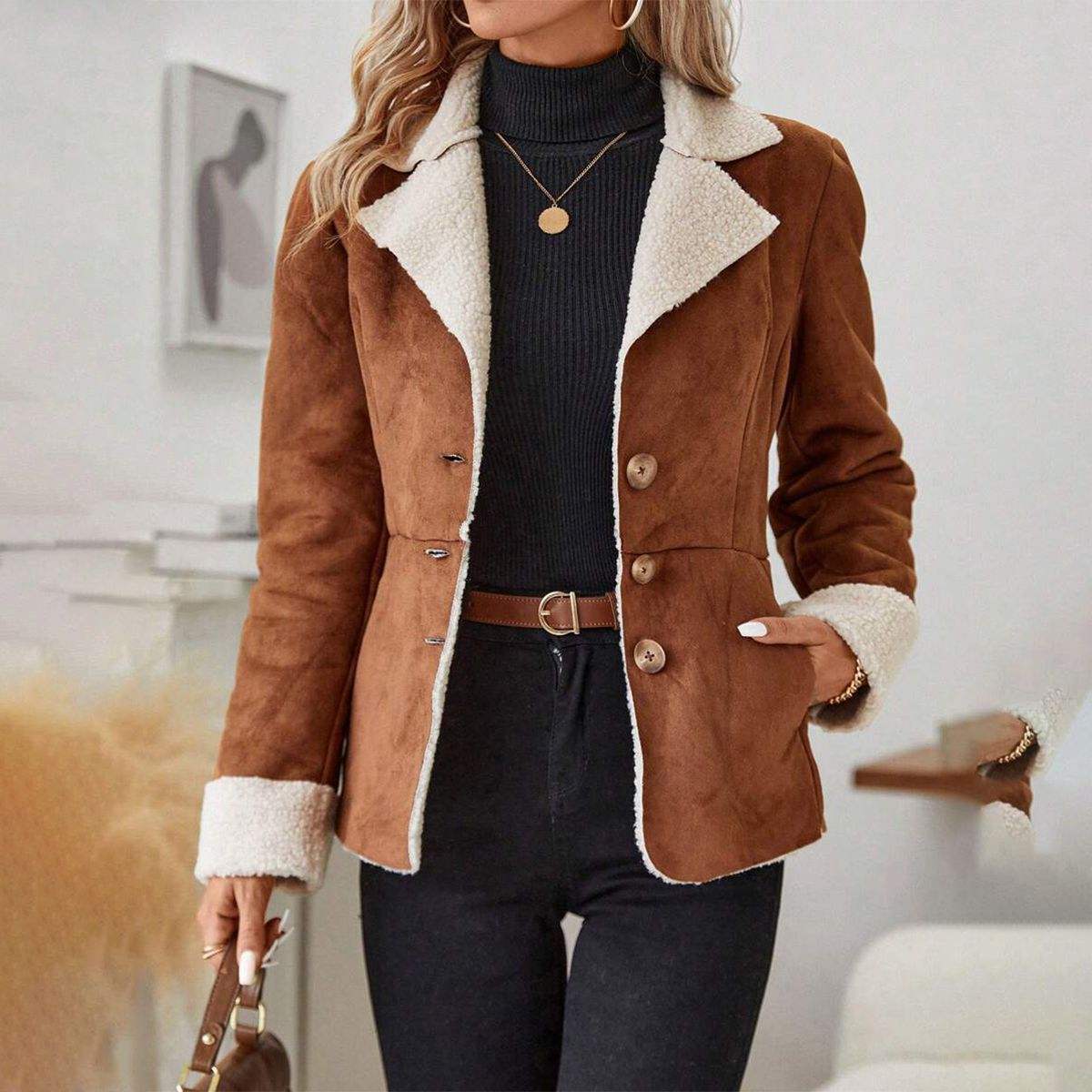 Elegant ladies' coat with warm and soft lining for a stylish look