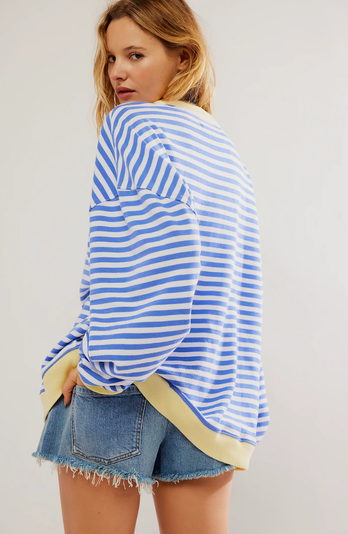Women's Oversized Striped Sweatshirt - Comfortable Trend Piece for Everyday Wear