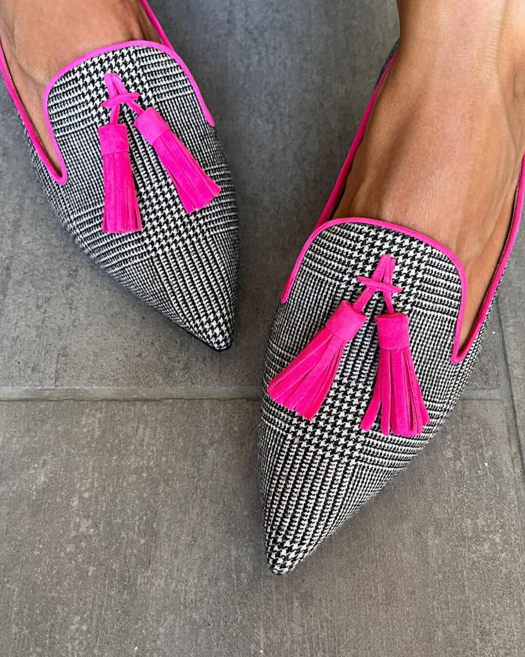 Pointed-Toe Loafer with Fluo Fringes