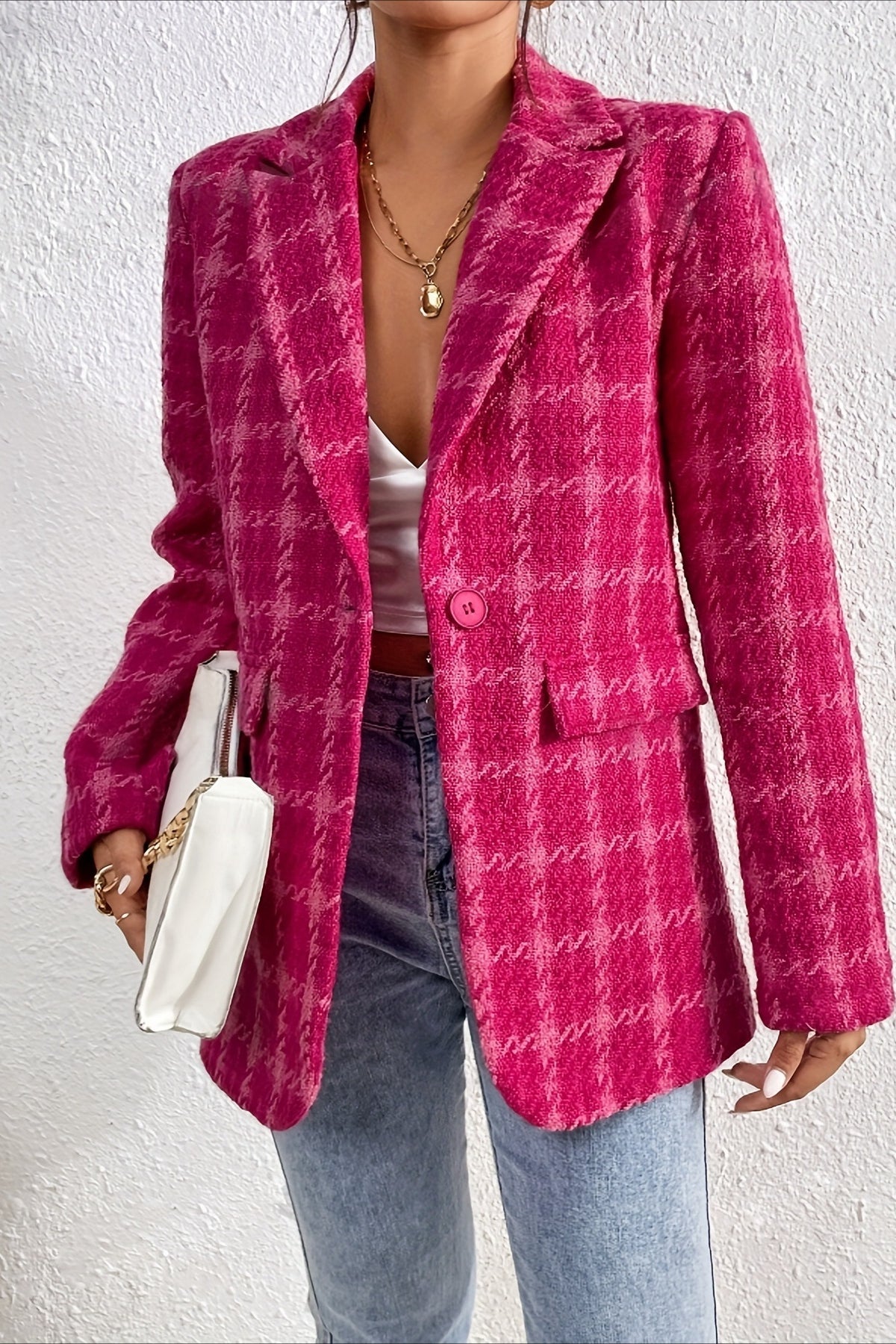 Elegant Red Tartan Blazer for a Chic and Sophisticated Style