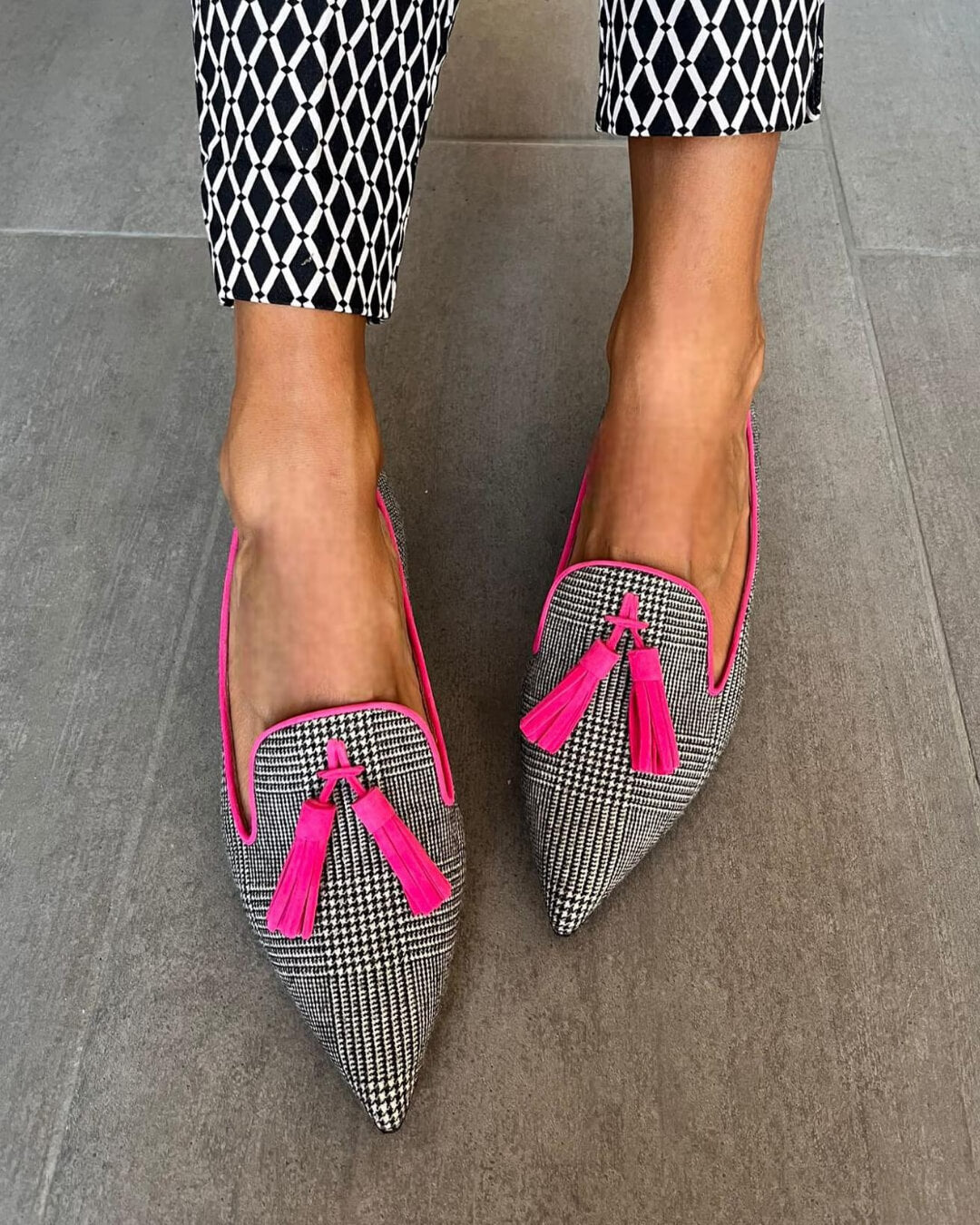 Pointed-Toe Loafer with Fluo Fringes