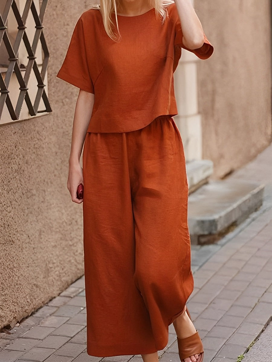 Two-piece casual set for an elegant and comfortable look