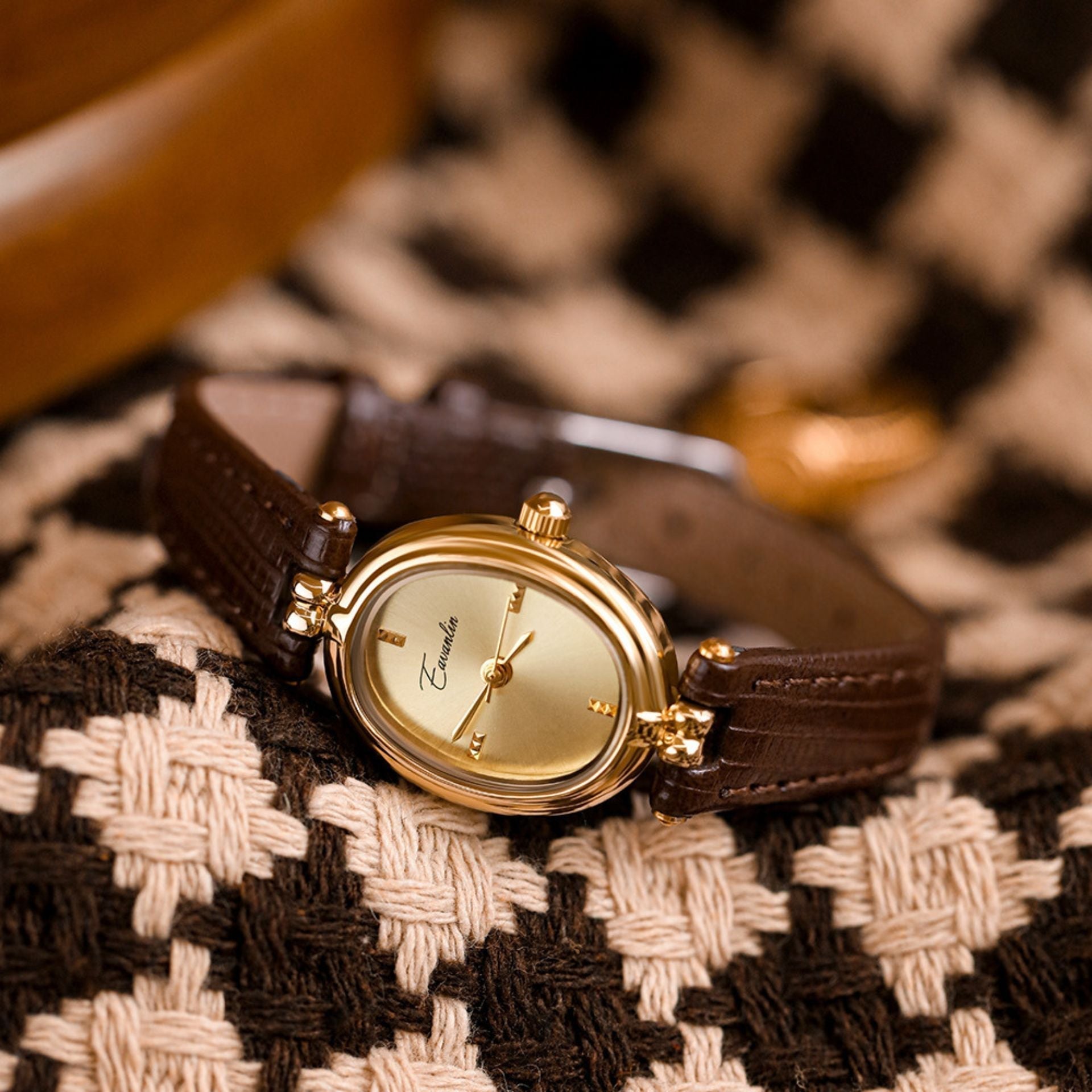 Smith Leather Watch with Classic and Elegant Design