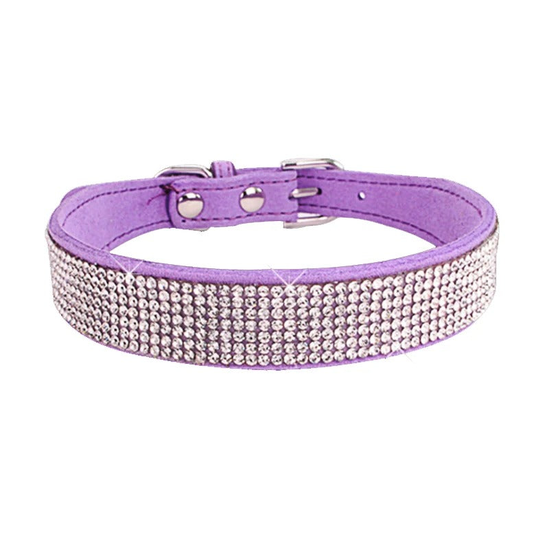 Shimmering Cuff Necklace with Sequins for a Glamorous Look