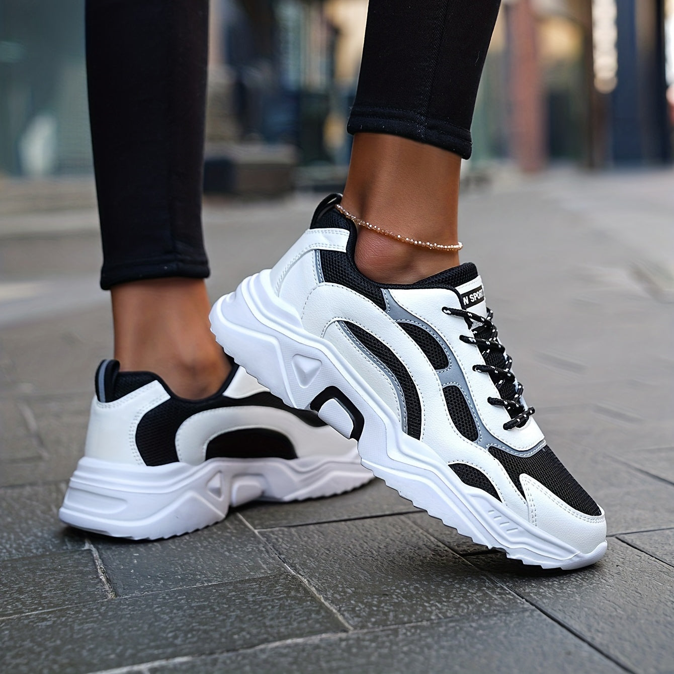 Thalia – Trendy platform sneakers with chunky design