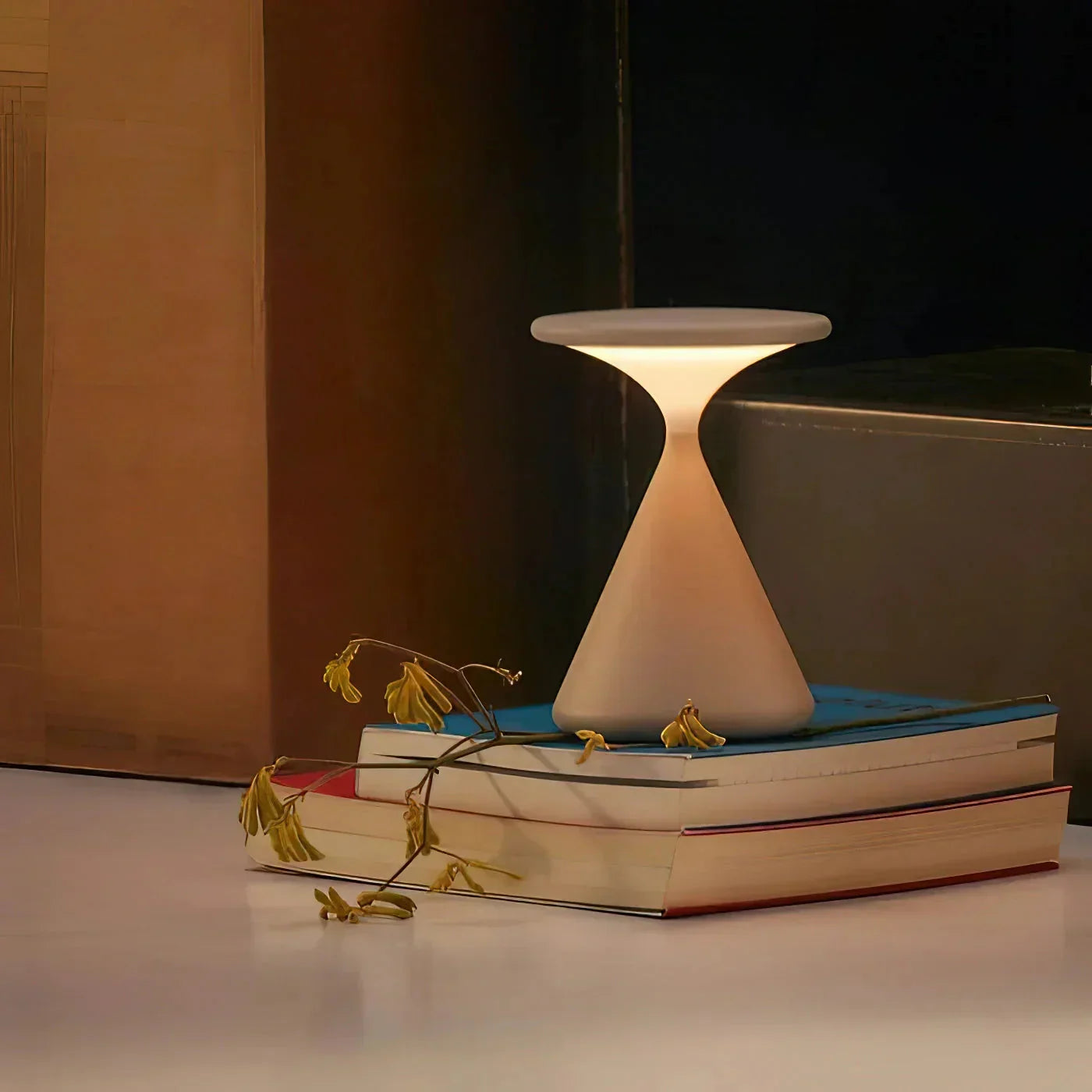 Aeron Hourglass Battery Table Lamp – Flexible and Modern Design for Your Home
