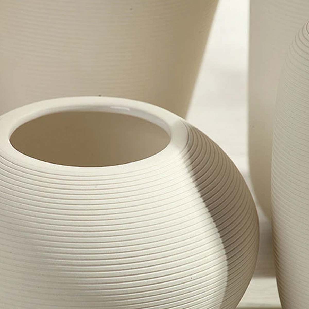 Handmade Ceramic Vases | Elegant and Unique Decorations for Your Interior