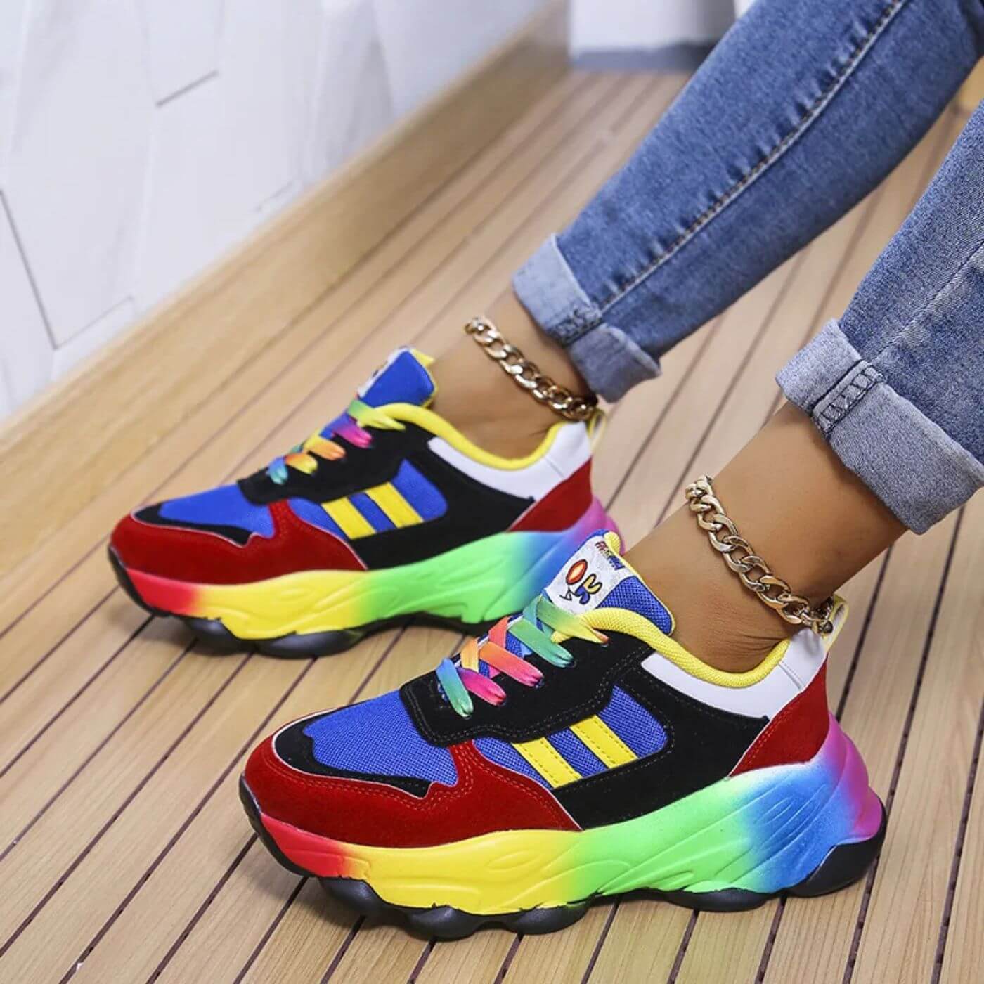 Trendy women's sneakers with orthopedic comfort