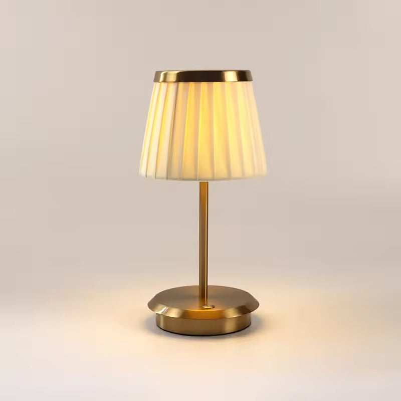 Elegant Table Lamp in Classic Style
