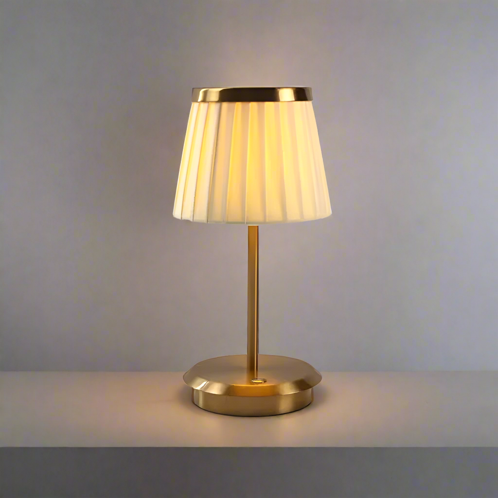 Elegant Table Lamp in Classic Style