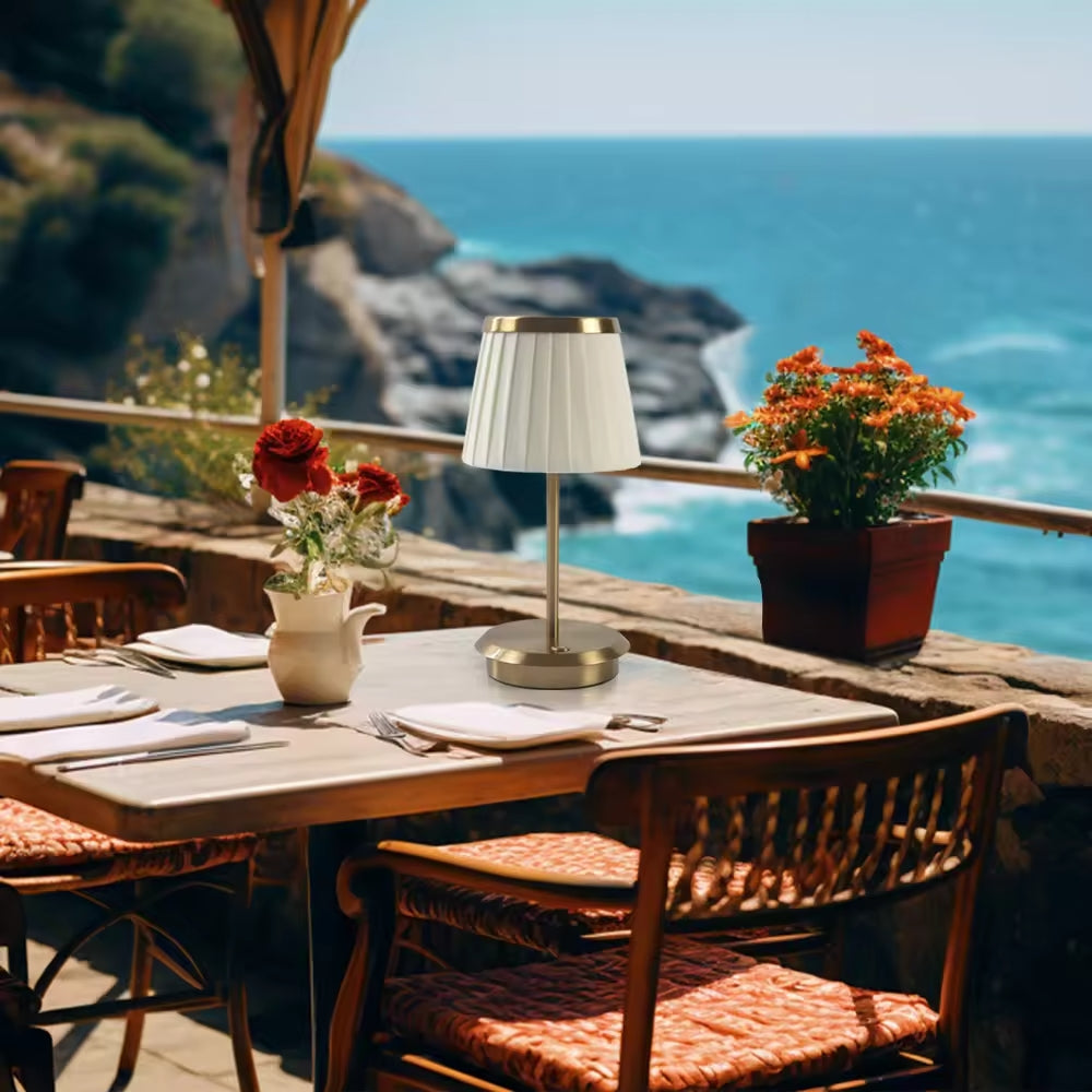 Elegant Table Lamp in Classic Style