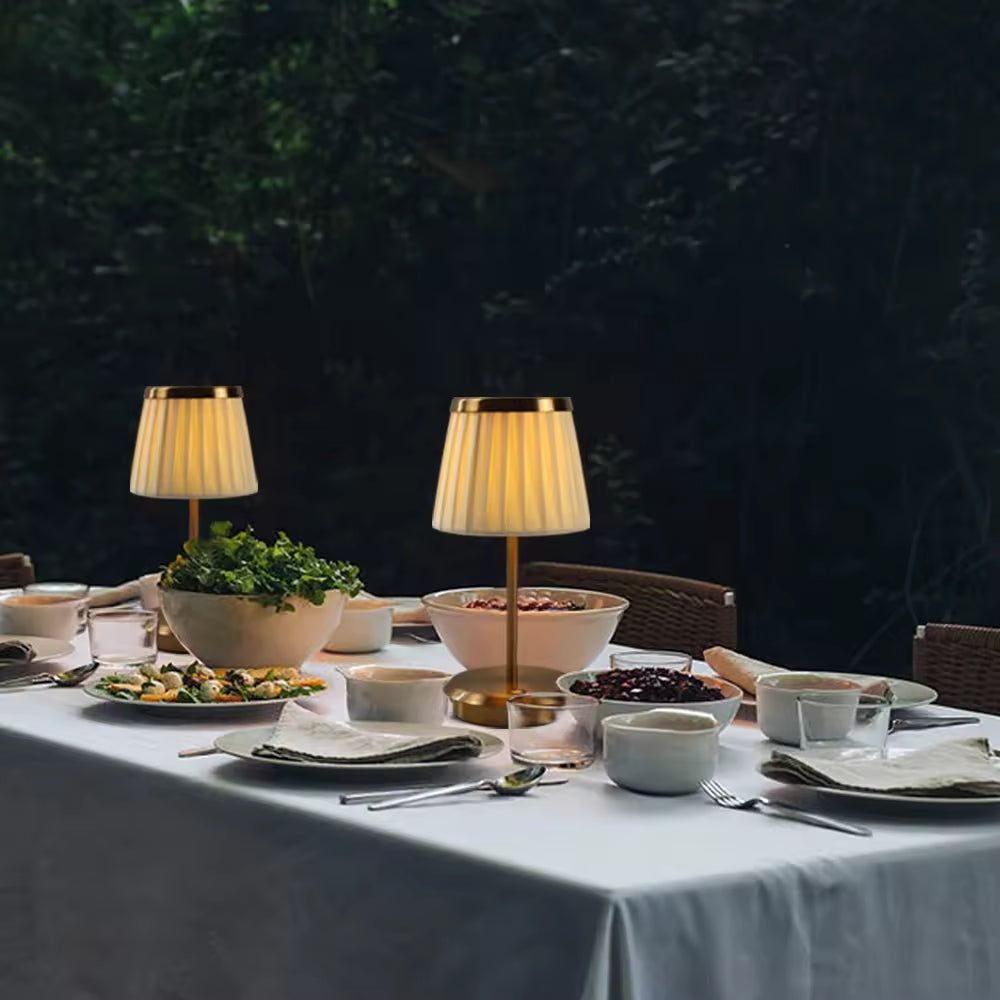 Elegant Table Lamp in Classic Style