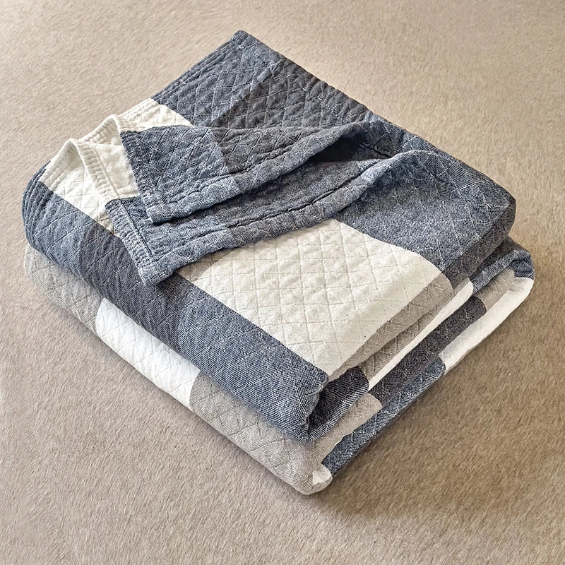 Lightweight and Breathable Three-Layer Japanese Cotton Quilt - Stylish and Comfortable Bed Throw