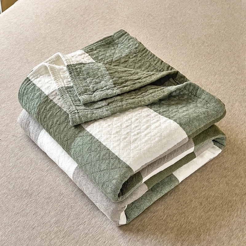 Lightweight and Breathable Three-Layer Japanese Cotton Quilt - Stylish and Comfortable Bed Throw