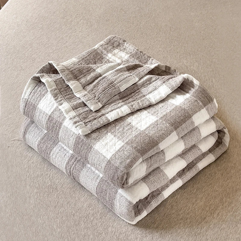 Lightweight and Breathable Three-Layer Japanese Cotton Quilt - Stylish and Comfortable Bed Throw