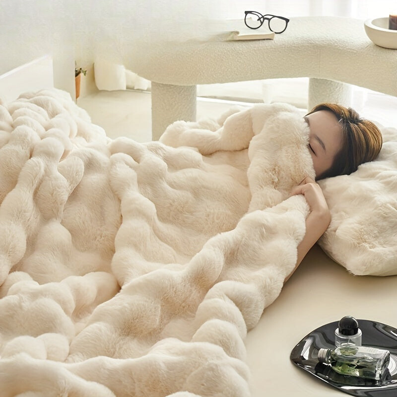 Luxury Soft Beige Fleece Blankets - Warm Thick Plush Living Room and Bedroom Throw