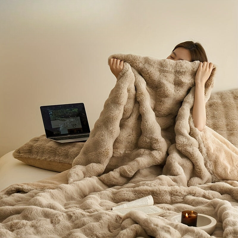Luxury Soft Beige Fleece Blankets - Warm Thick Plush Living Room and Bedroom Throw
