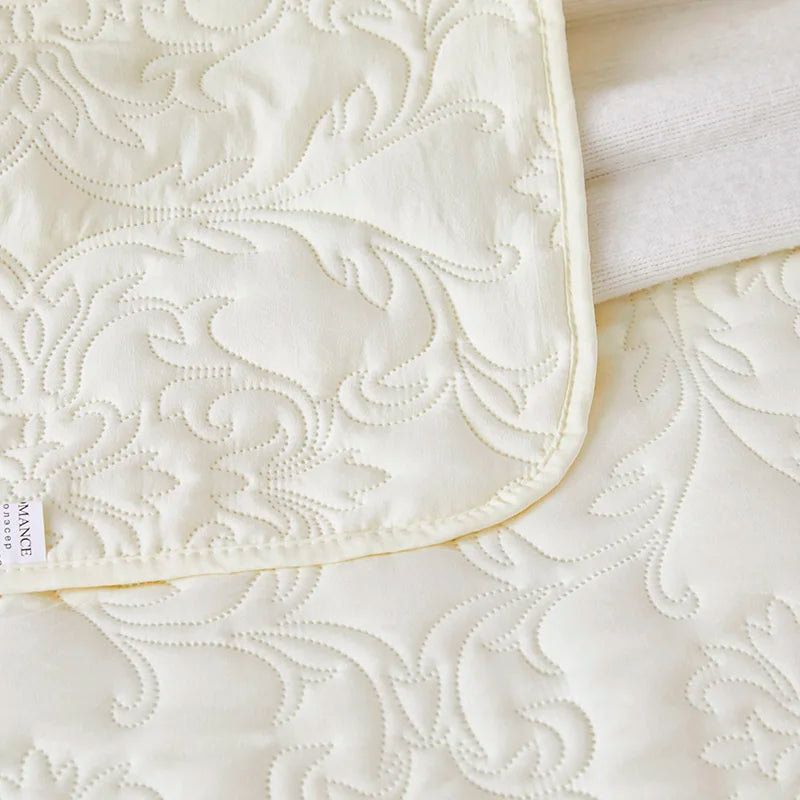 Lux White Cotton Quilt for Ultimate Comfort – Available in 150x200 cm and 200x220 cm