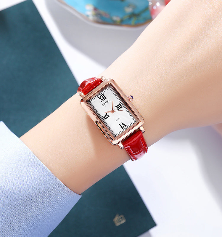 Casual watch with elegant leather strap