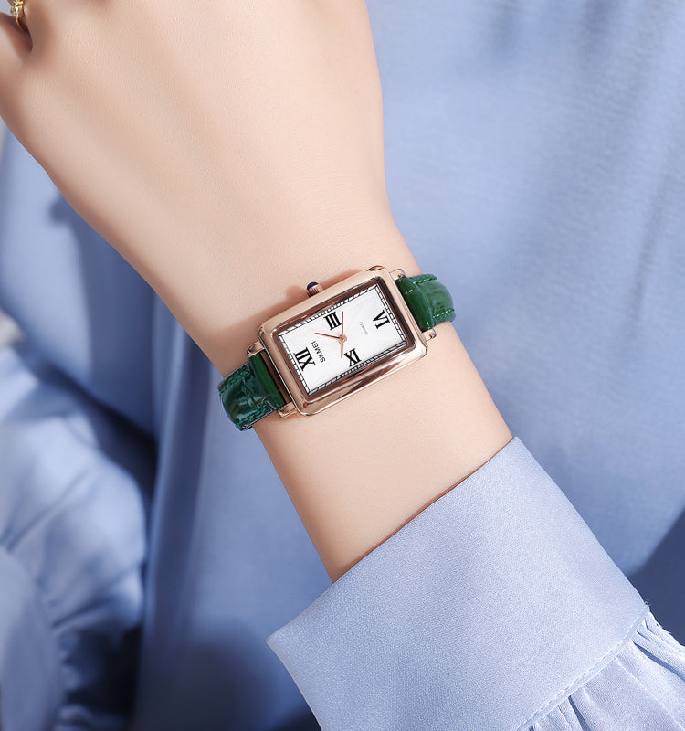 Casual watch with elegant leather strap