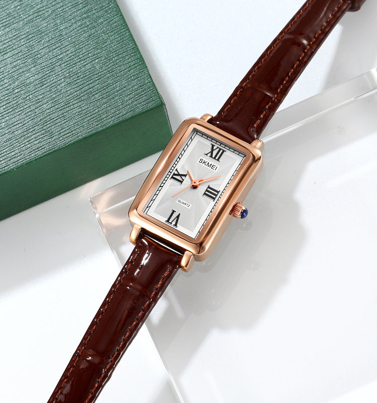 Casual watch with elegant leather strap