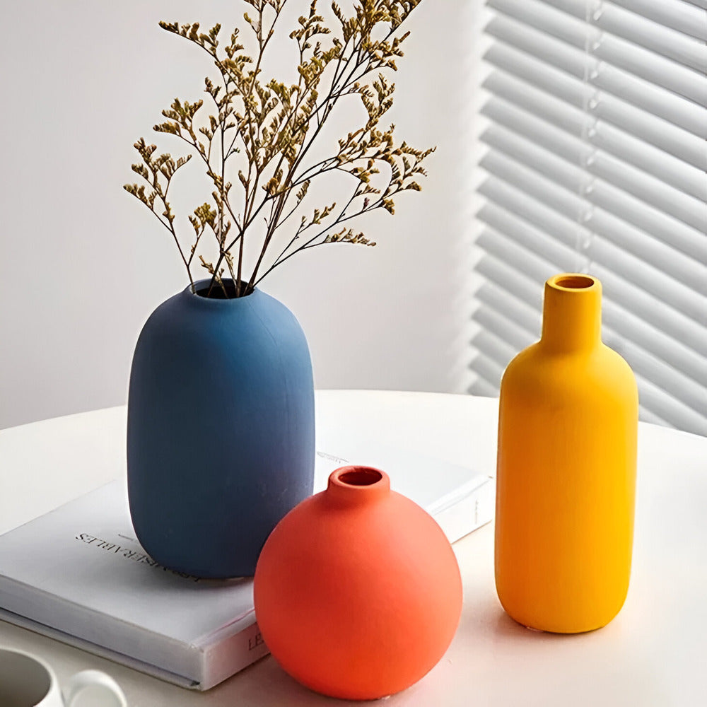 Astraelle - Elegant Scandinavian Ceramic Vase in Minimalist Style for a Modern Atmosphere