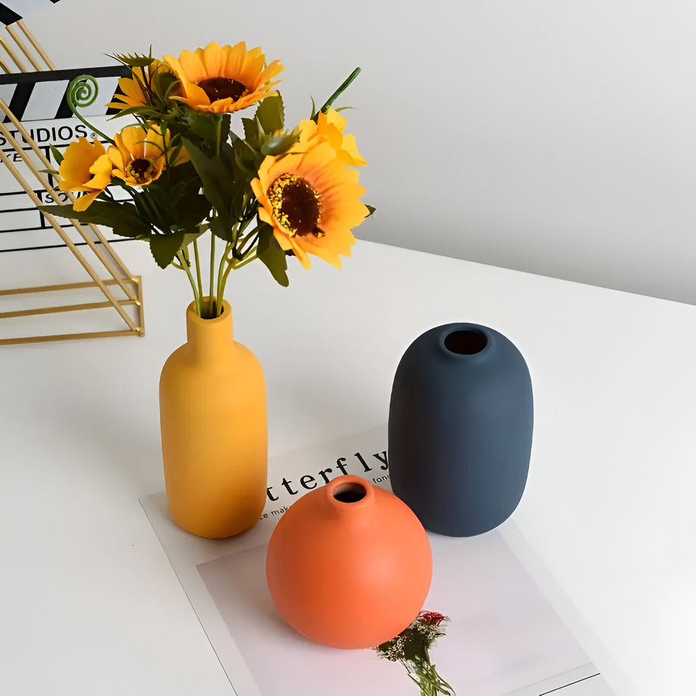 Astraelle - Elegant Scandinavian Ceramic Vase in Minimalist Style for a Modern Atmosphere