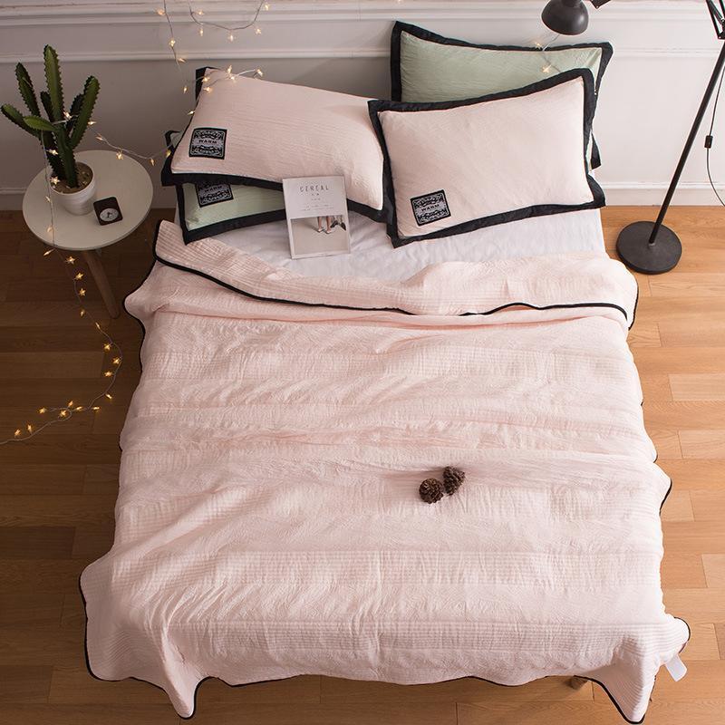Cool and Comfortable CoolBreeze Summer Duvet - Lightweight Cotton and Bamboo Fiber for Perfect Cool Nights