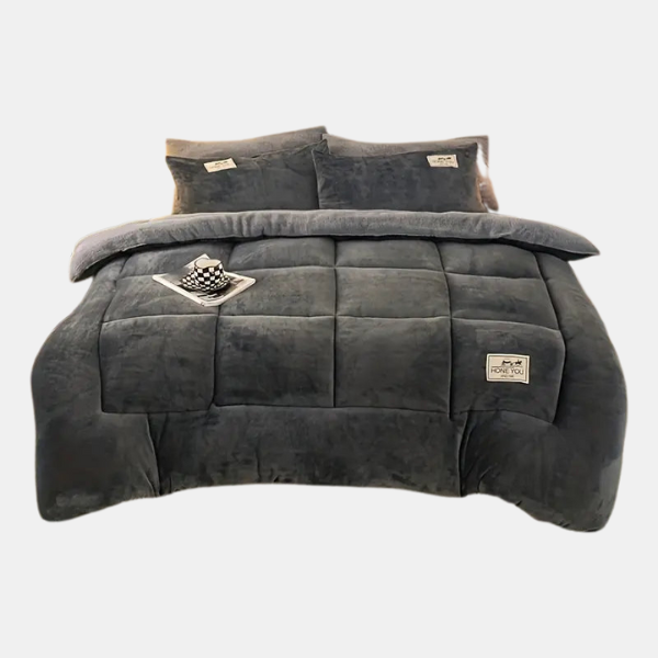 Luxurious Lambswool Blanket - Super Soft, Temperature Regulating, and Machine Washable for Ultimate Comfort