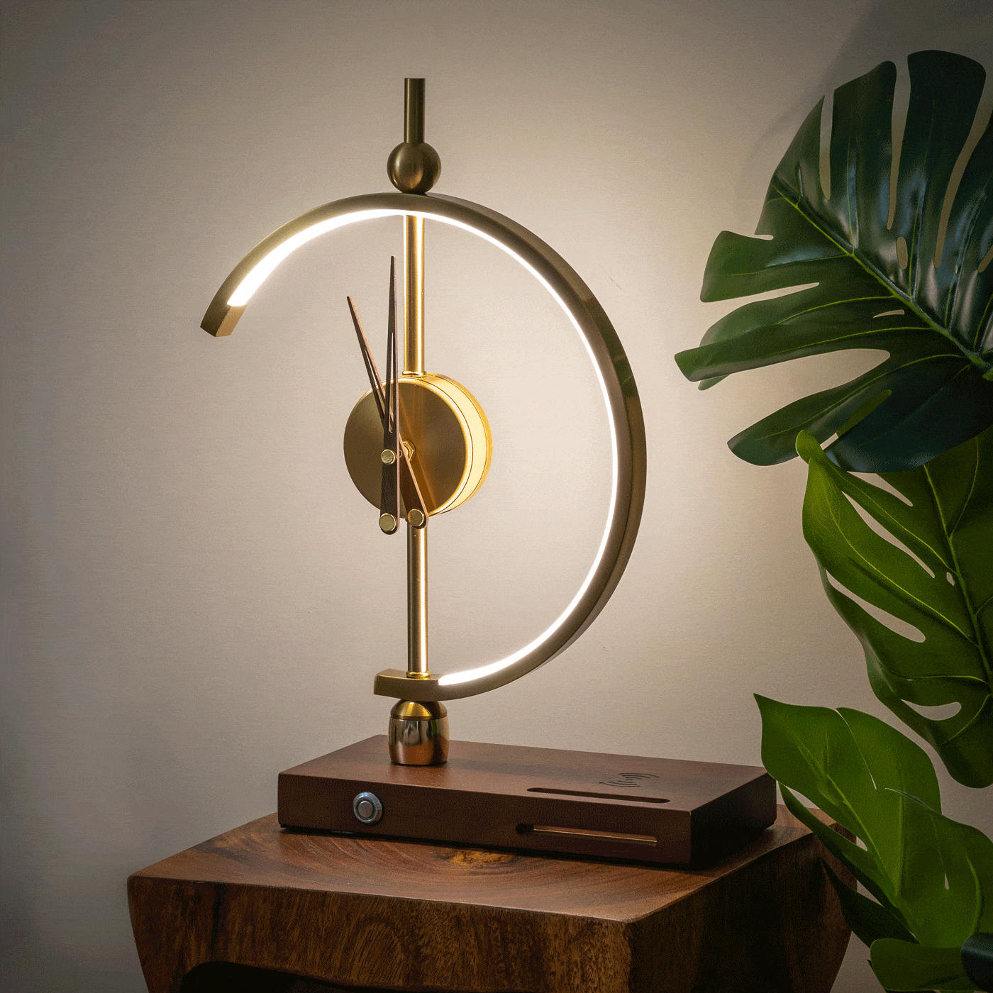 Nagoyalight™ | Elegant LED Lamp with Built-in Clock and Charging Station