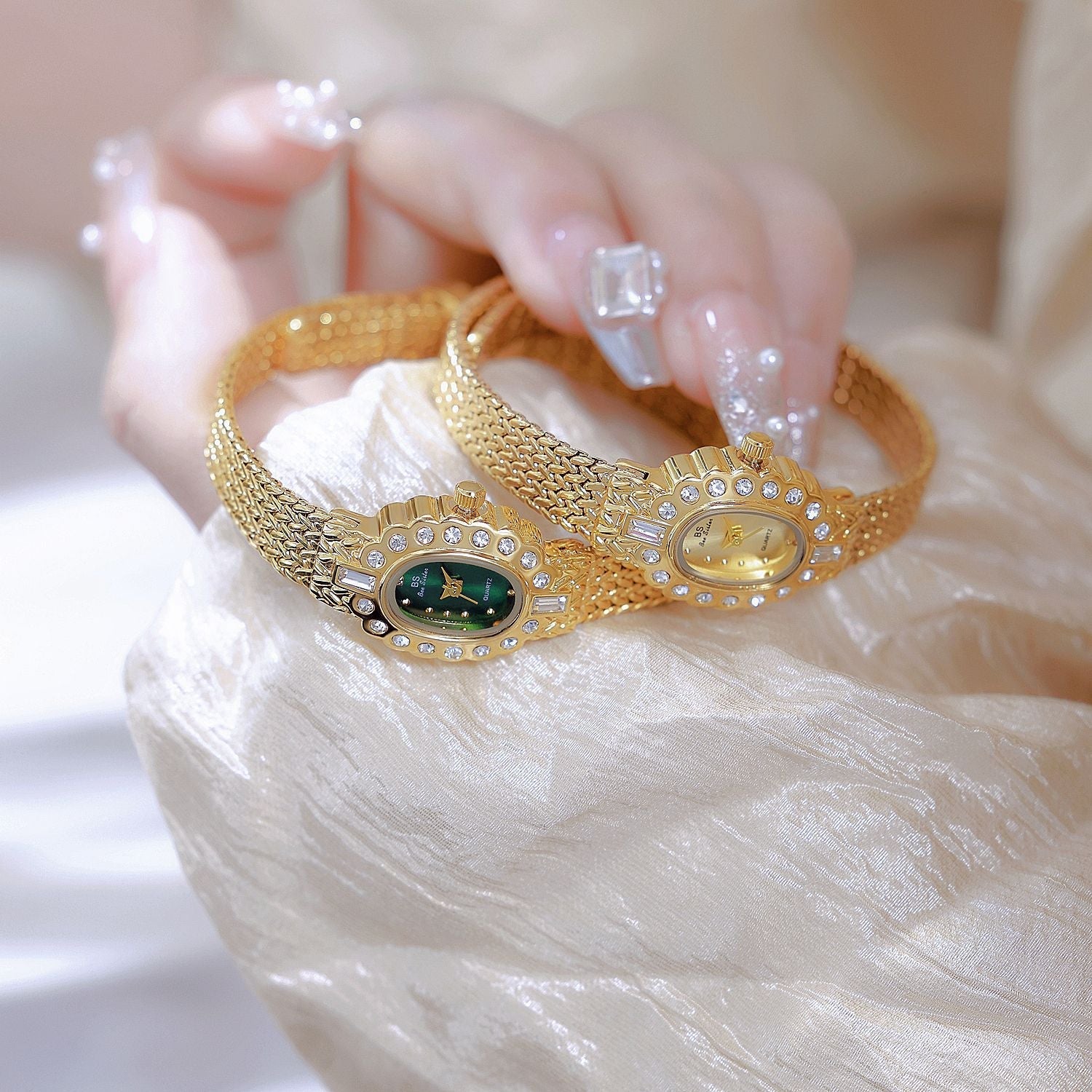 Elegant Wheat Pattern Women's Watch - A Chic and Sophisticated Style