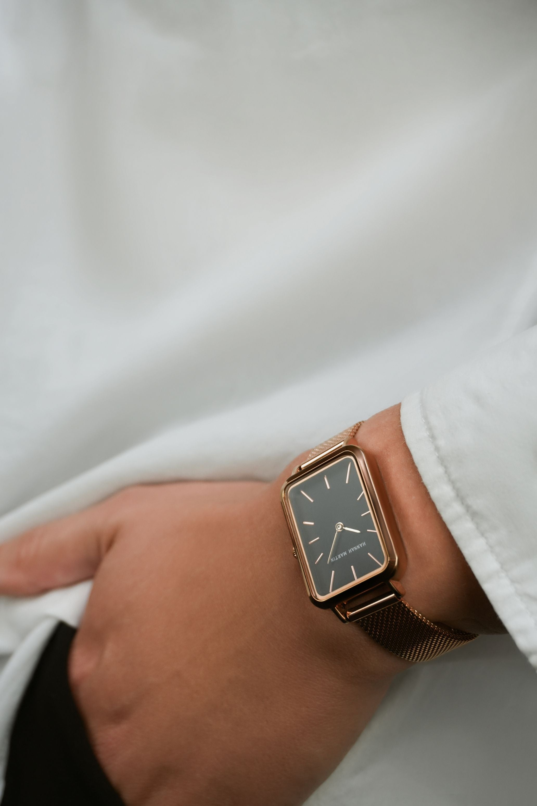 Elegant Midnight Rectangular Watch with Rose Gold Tint, Black Dial, and Mesh Band