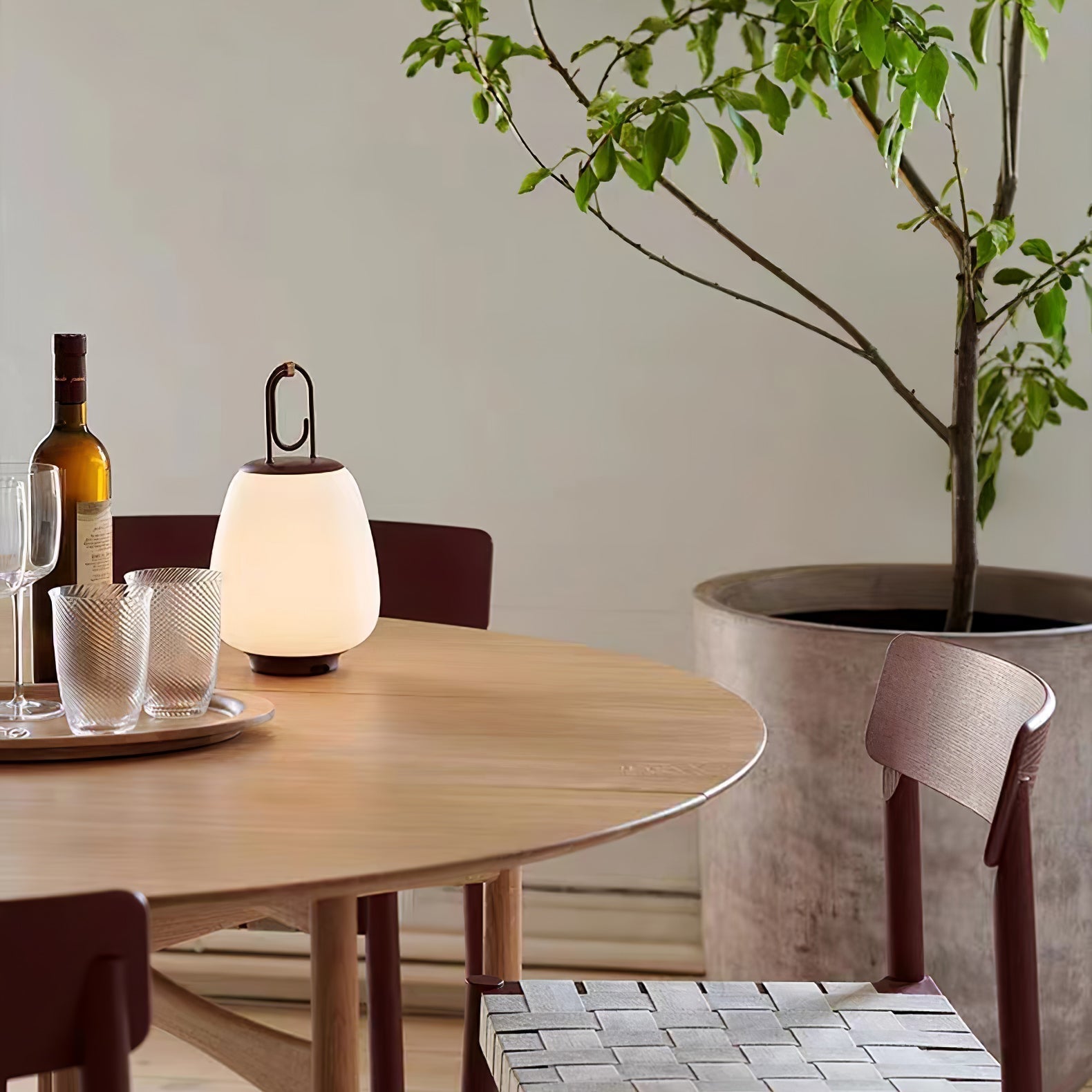 Portable LED Table Lamp with Built-in Battery for Versatile Lighting