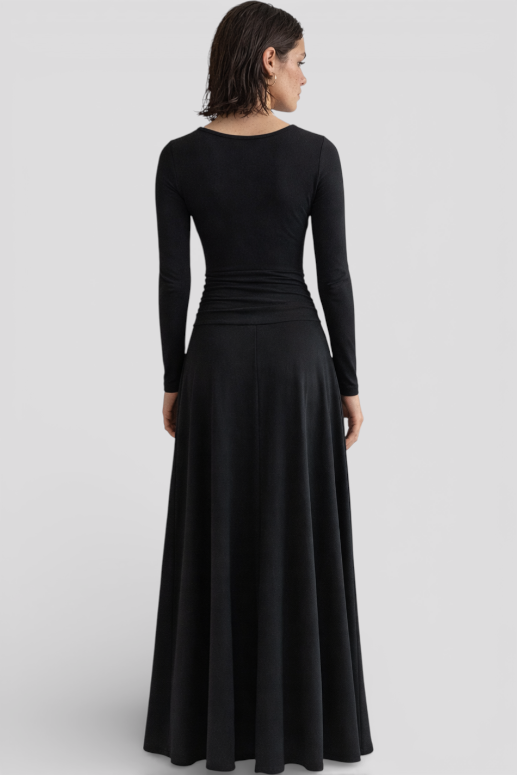Elegant Black Pleated Boat Neck Maxi Dress for a Modern Look