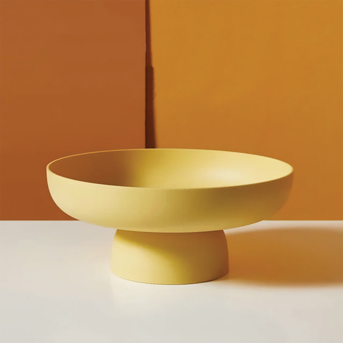 Round fruit container