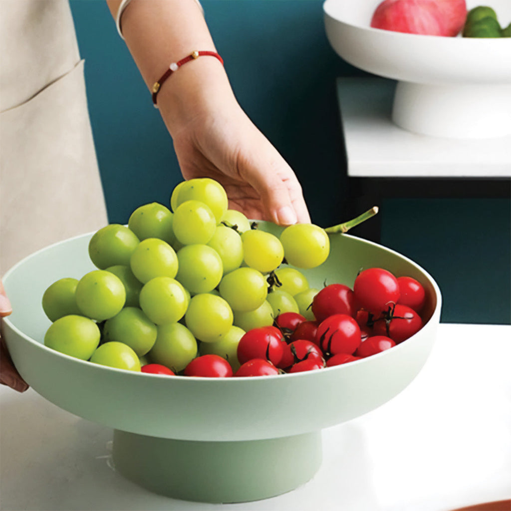 Round fruit container