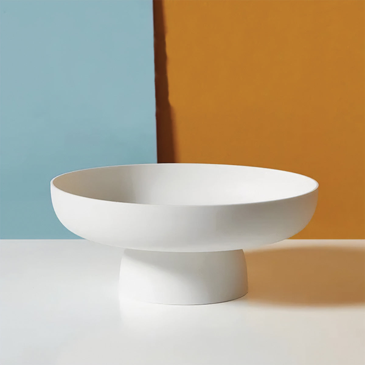 Round fruit container