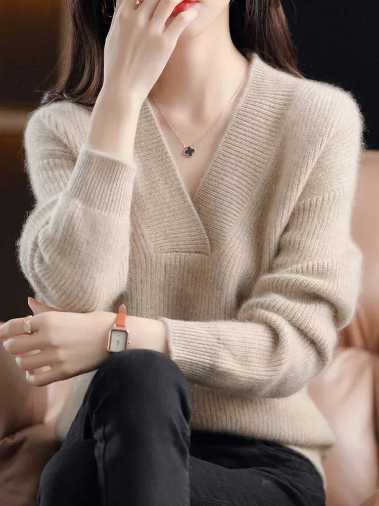 Stylish Women's V-Neck Knit Sweater for a Cozy & Elegant Outfit