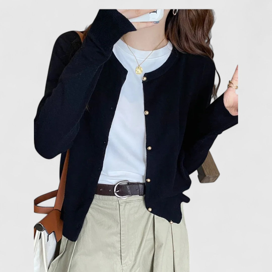 Hesa – Elegant Cardigan for Women