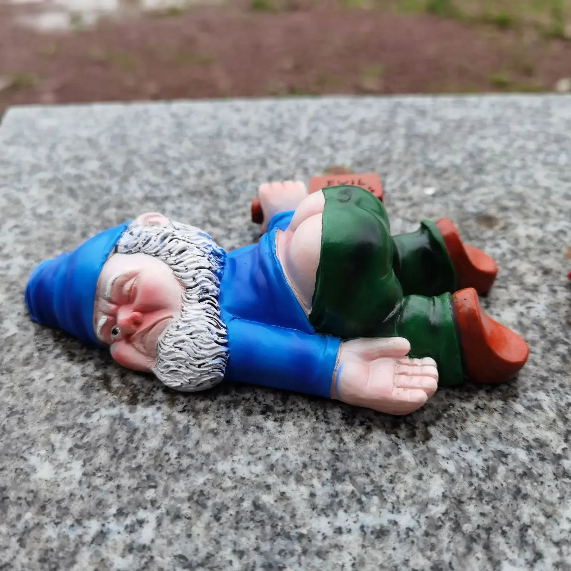 Talaria - Funny Drunk Garden Gnome Made of Weatherproof Resin for Indoor and Outdoor Use, Perfect for Laughter and Decoration
