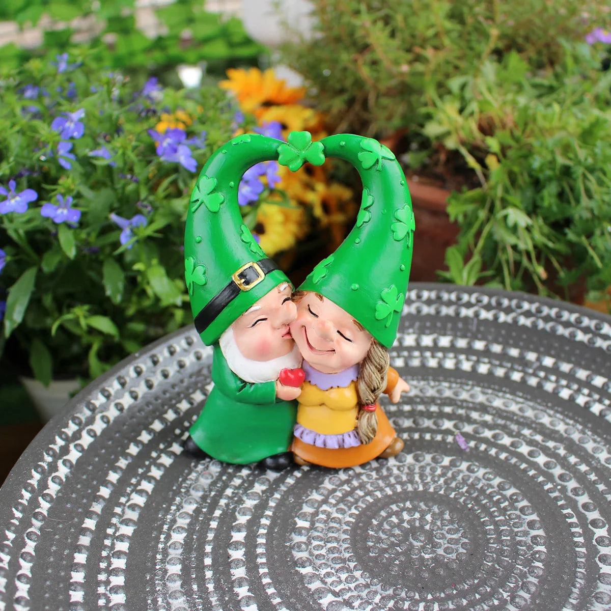 Sabinae - Charming Gnome Figurine for Garden and Party Decor - Handmade Resin for an Enchanting Atmosphere